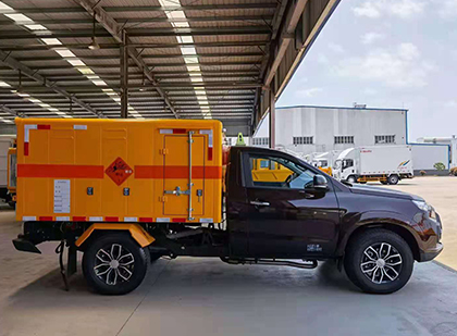 绥棱爆破器材运输车