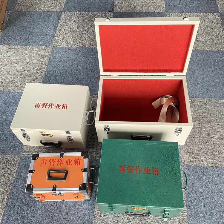 绥棱爆破工程作业箱如何选择？玻璃钢与传统材质的全面对比
